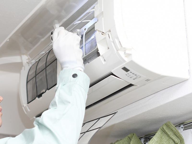 エアコンクリーニングの作業イメージ